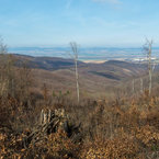 Výhľady z hrebeňa pri Krahulčích vrchoch smerom na západ.