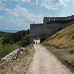 Cesta do centrálnej časti hradu.