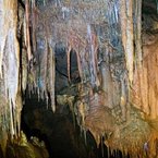 Pohľad na steny jaskyne