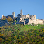 Celkový pohľad na Plavecký hrad.