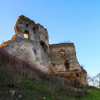 Z pôvodného hradu ostalo zachovaných niekoľko objektov.