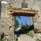 Hlavná brána do ruiny Tematína.