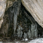 Občasná ľadová jaskynka pod Kľakom.