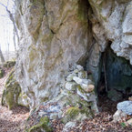 Jedna z mnohých jaskýň v Inovci.