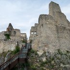 Výstup do najvyššej časti hradu Beckov.
