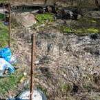 Vyzbierané odpadky z okolia termálneho prameňa pri obci Lukavica.