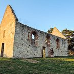Ruina kostolíka od juhu