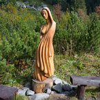 Drevená socha ženy
