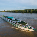 Výletná loď na Dunaji