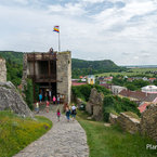 Vyhliadková veža nad vstupom do hradu.