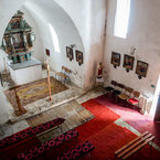 Interiér kostola fotený z chóru