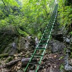Prvý väčší rebrík v Zejmarskej rokline.