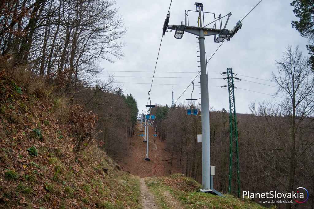 Zvlnená horná pasáž. Nasleduje mierny výdych, avšak záver je čisto hore kopcom.