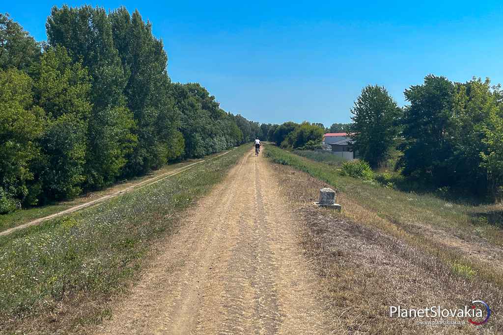 Charakter Vážskej cyklomagistrály za Šaľou.