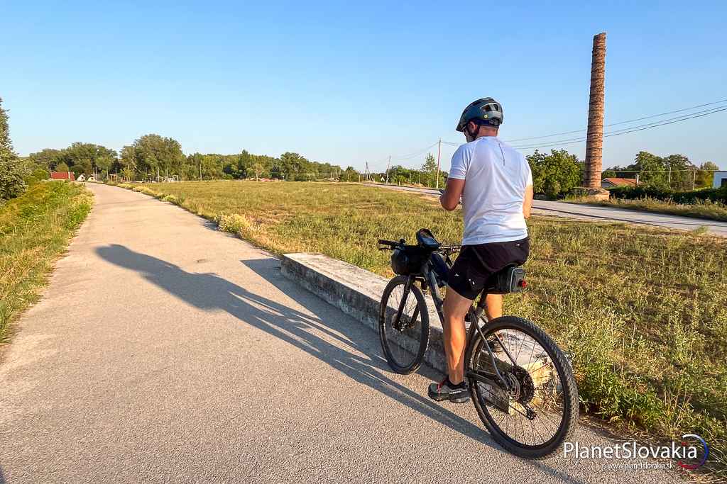 Posledných takmer 25 km z Kolárova do Komárna vedie po pohodlnom asfaltovom povrchu Vážskej cyklomagistrály.