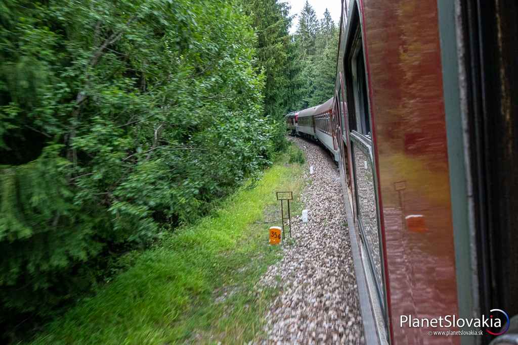 Trať Banská Bystrica - Dolná Štubňa vedie horami Veľkej Fatry a Kremnických vrchov.