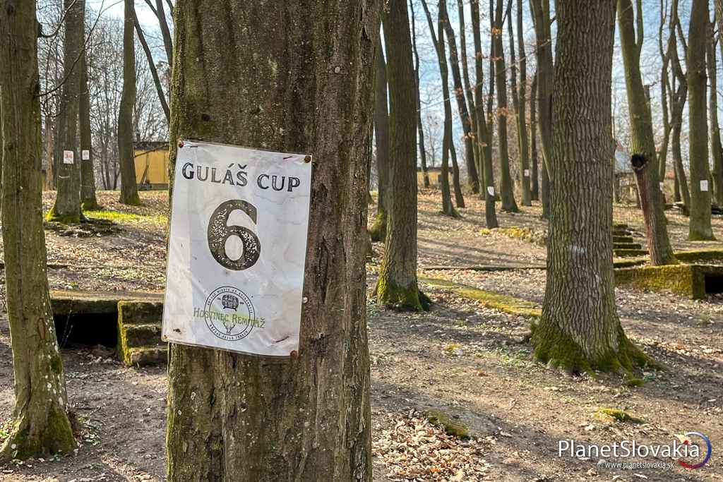 V autocampingu Remitáž sme narazili len na pozostatky Guláš cupu. Občerstveniu tu pred letnou sezónou neponúkali žiadne.