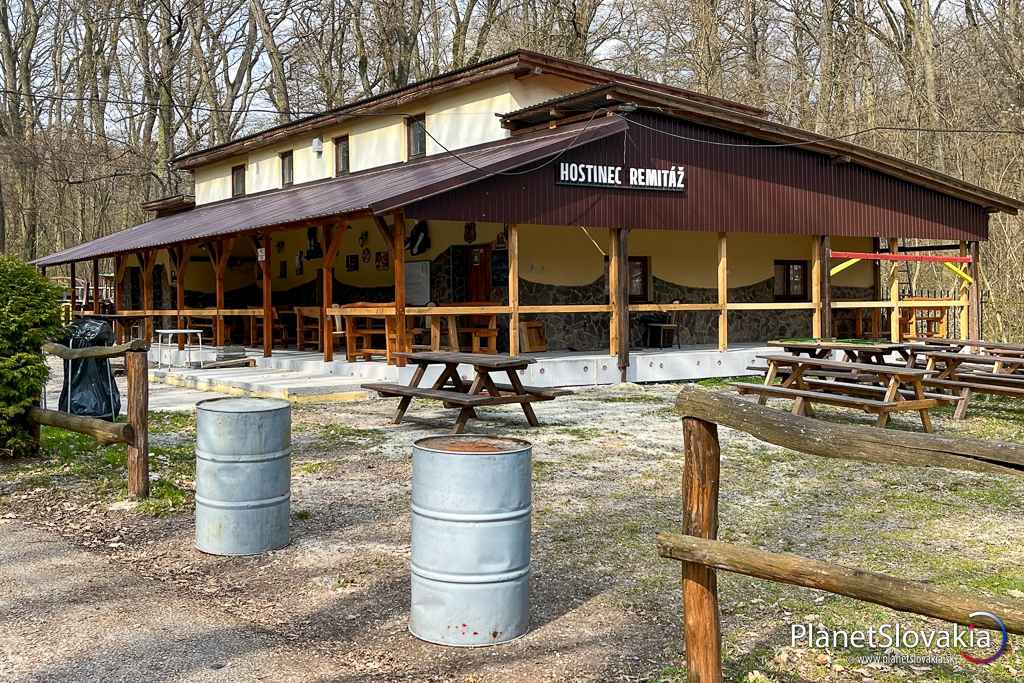 Hostinec Remitáž v autocampingu pri obci Jelenec bol v marci zatvorený.