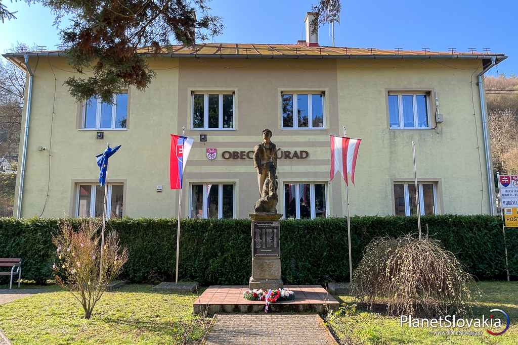 Štart Veľkého hodrušského okruhu volíme pri obecnom úrade v Hodruši - Hámroch, kde sa dá zaparkovať.