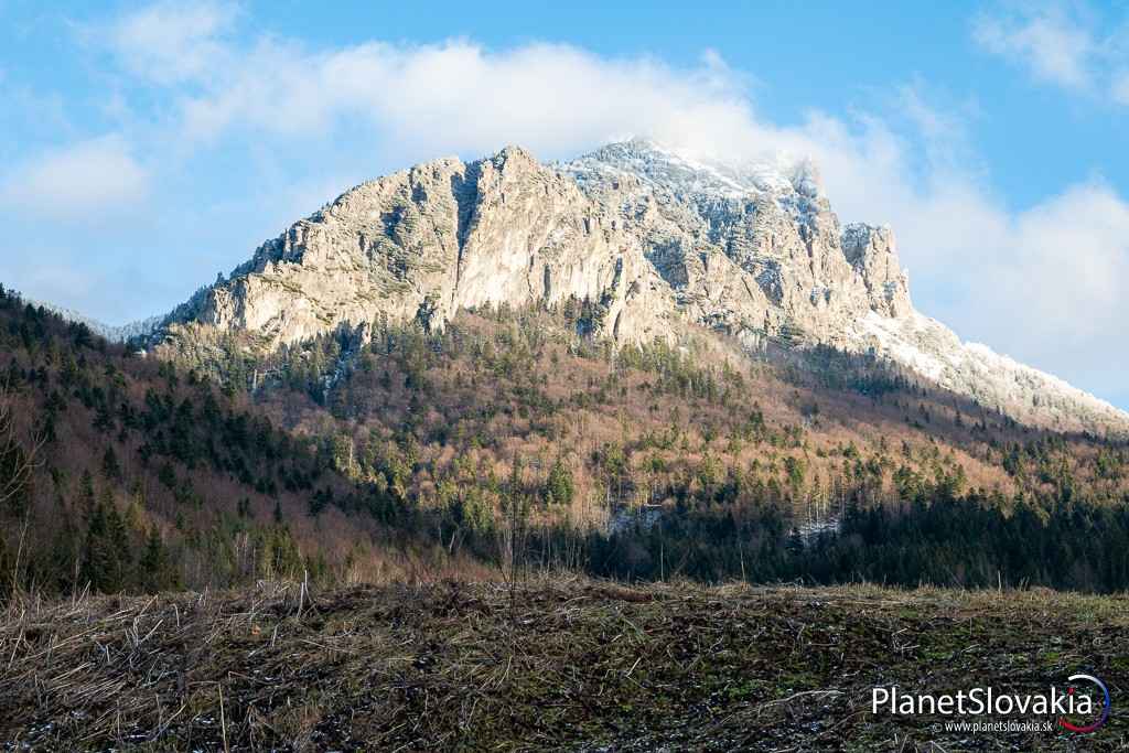 Veľký Rozsutec pri pohľade tesne nad Štefanovou.