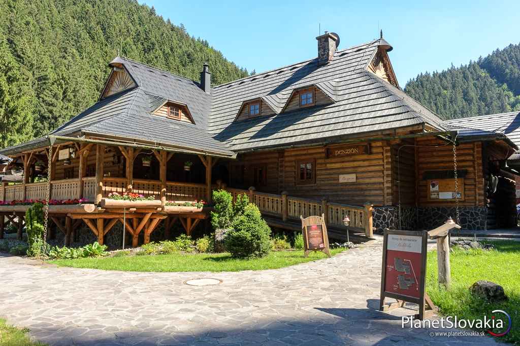 Jeden z penziónov v atraktívnej Čutkovskej doline pri Ružomberku.