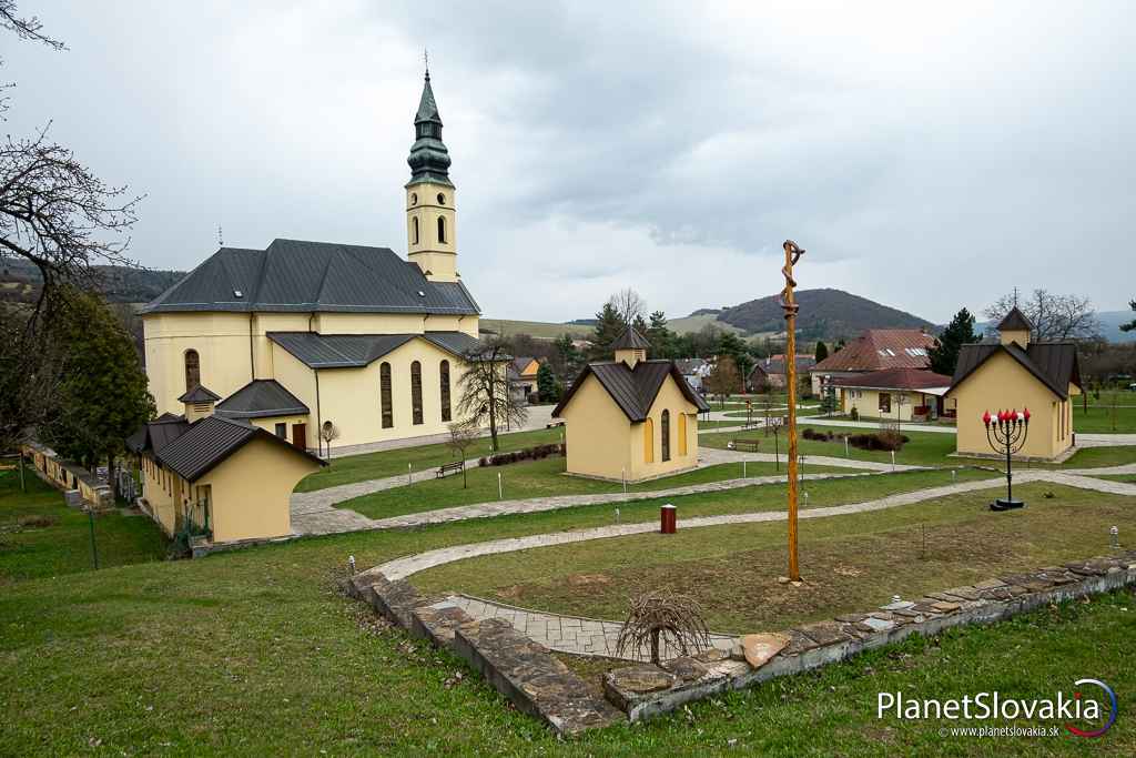 Bazilika Zosnutia presvätej Bohorodičky. Robia sa od nej krátke púte po "Ceste svetla" na Ľutinskú horu.