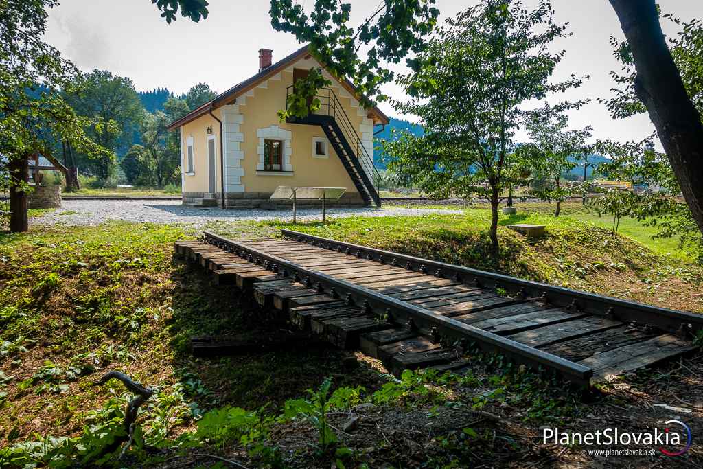 Určite ho neminiete, pokiaľ ste sa rozhodli spraviť si obhliadku sôch po chodníku Jozefa Kronera.