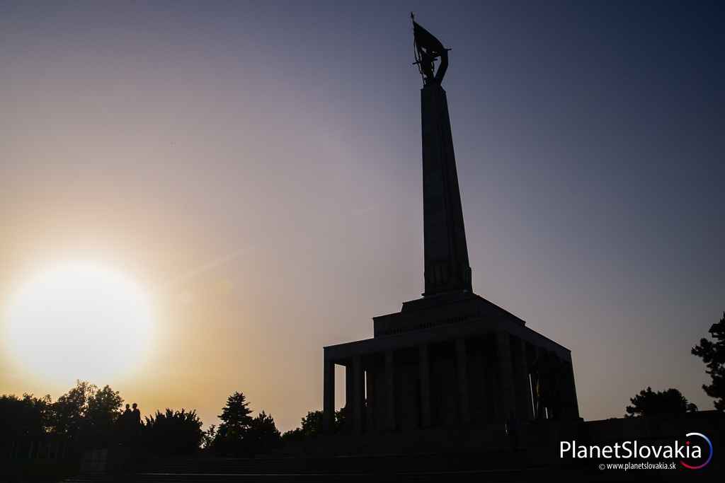 Silueta Slavína zachytená pred západom slnka