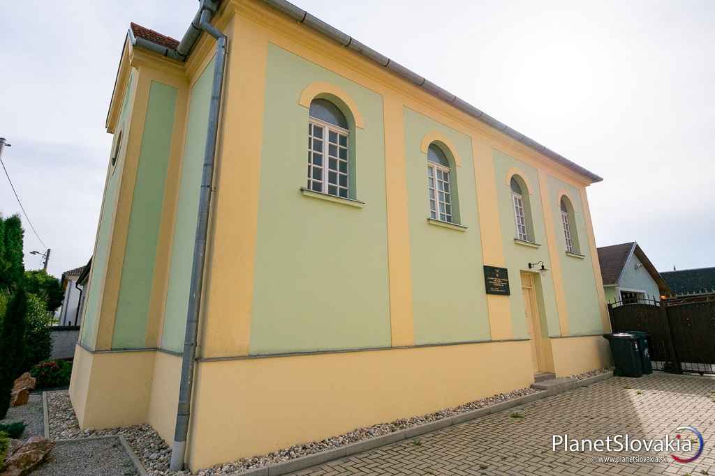 Synagóga v Rohožníku patrí k najstarším na Slovensku, zároveň sa radí k tým rozmerovo menším.