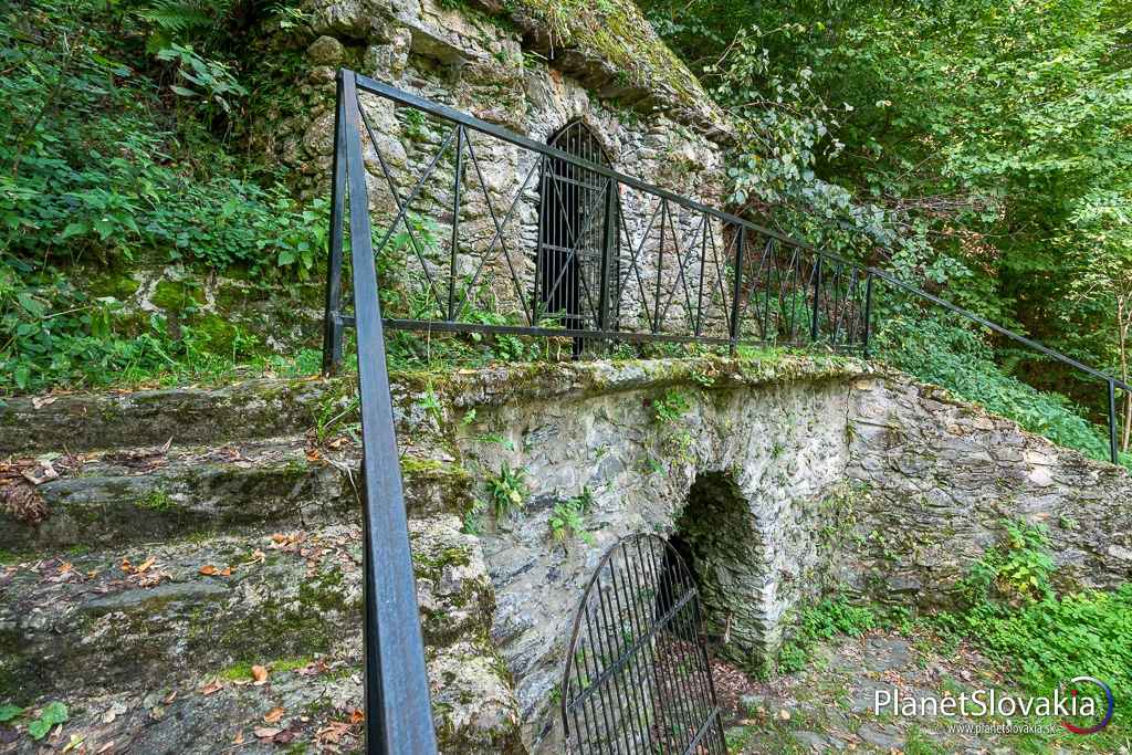 Ľadovňa zaujme i svojou architektúrou, inšpirovanou antikou, starobylým Egyptom a orientálnymi kultúrami.