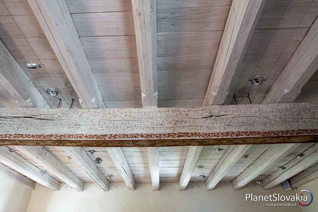 Detailný pohľad na jeden zo stropov na hrade Slovenská Ľupča.