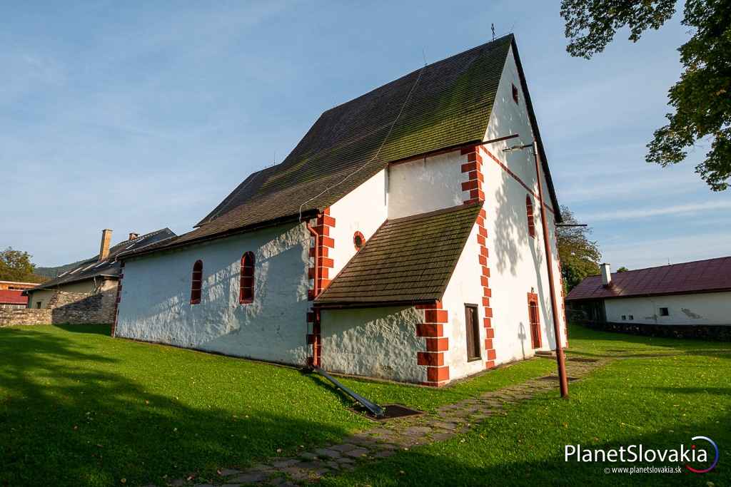 Pohľad na Kostol sv. Františka v Ponikách.