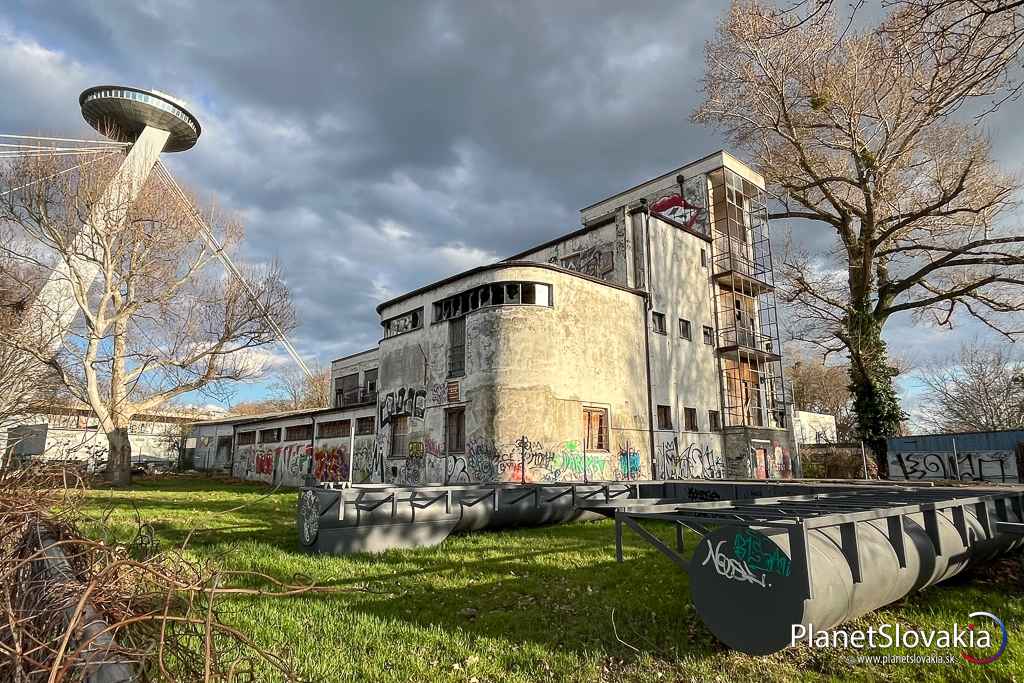 Pohľad na objekt budovy Nemeckého veslárskeho klubu od severozápadu.