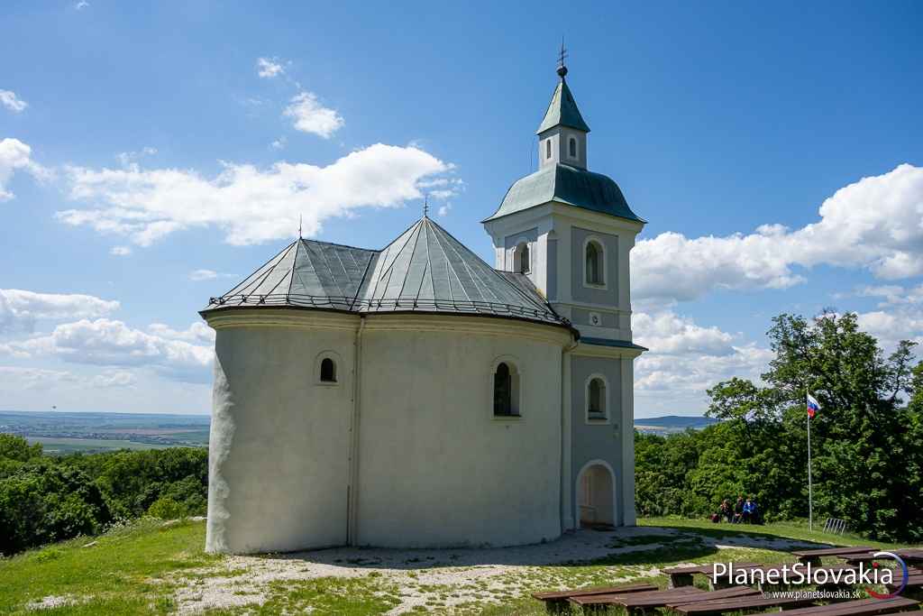 Rotunda sv. Juraja podstúpila barokovú prestavbu, čím získala kaplnku a vežu.