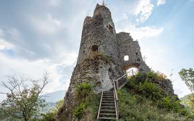 Starý hrad – dokonalá vyhliadka na Váh
