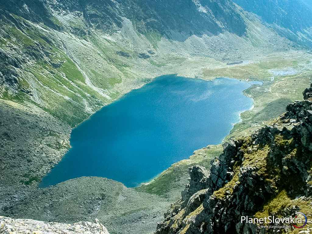Hincovo pleso v plnej paráde. 20ha vodnej plochy. Väčšie je len Morskie Oko na poľskej strane Tatier. Nachádza sa neďaleko - za hradbou Mengusovských štítov.