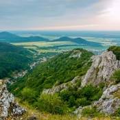 Kršlenica - vrch, prírodná rezervácia a lezecká oblasť v Malých Karpatoch