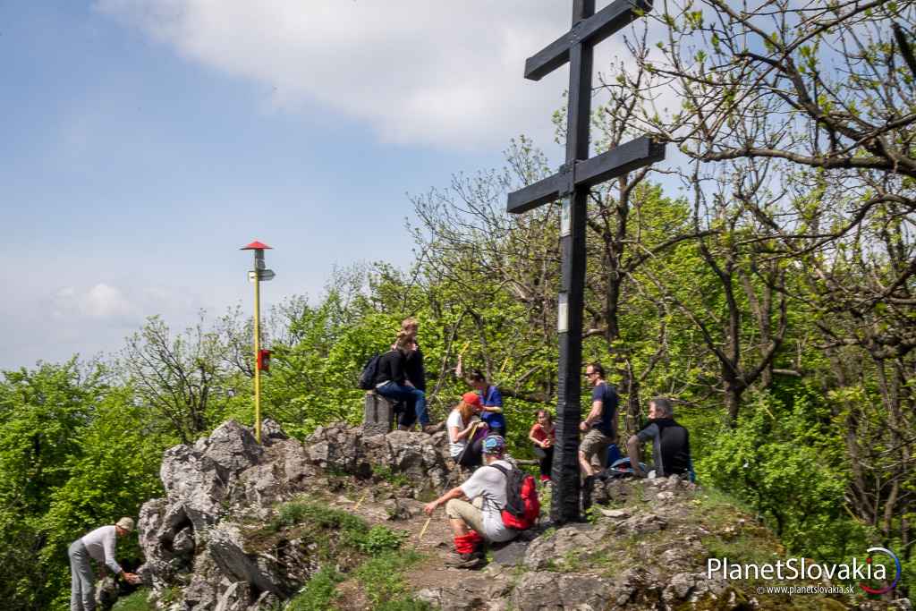 Na Zárubách býva niekedy rušno. Nie je to síce masovka, ale na vrchu vždy niekoľko ľudí stretnete. V tomto prípade tu bol zastúpený západ, stred aj východ Slovenska.