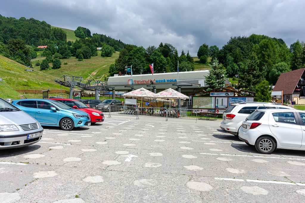 Parkovisko na Donovaloch pod Novou hoľou.