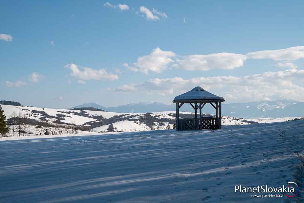 Altánok Milana Michala Harminca. Môžete si sem spraviť kratší výlet z kúpeľov.