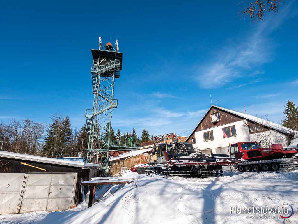 Vyhliadková veža v lyžiarskom stredisku Šachtičky.