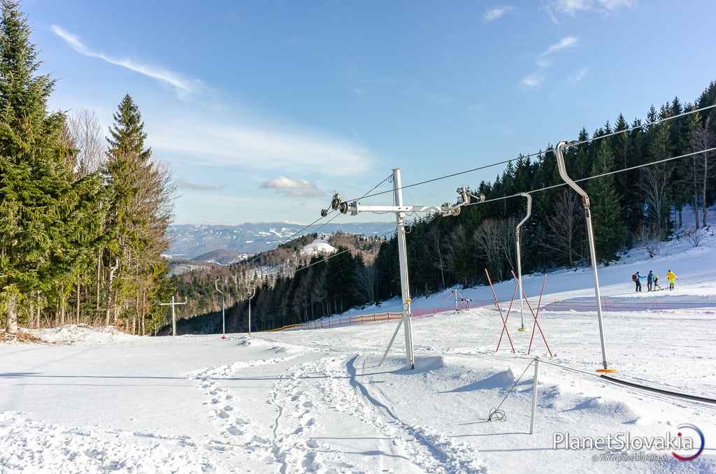 Kratšia zjazdovka v detskom areáli.