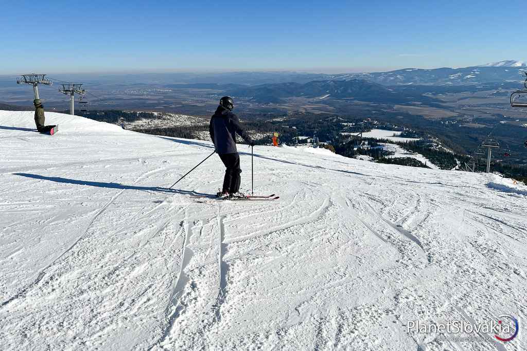 Lyžovanie na Štrbskom Plese dopĺňajú perfektné panorámy.
