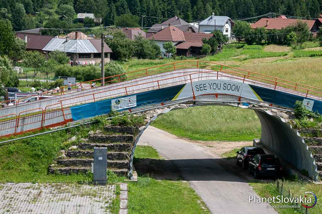 Možnosť parkovania v tieni.