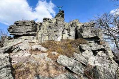 Kláštorská skala – magické skalné mesto vo Vtáčniku