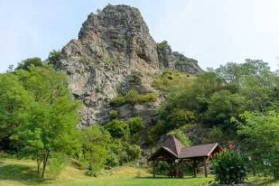 Soví hrad v Šuriciach – skala, či hrad?