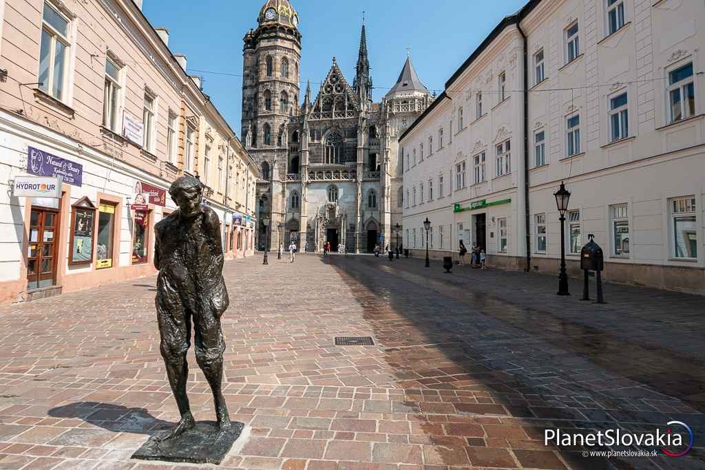 Socha Júliusa Jakobyho významného umelca a miestneho rodáka z Košíc.