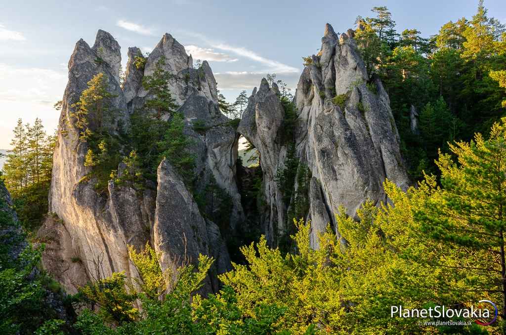 Gotická brána - jeden zo symbolov Súľovských vrchov.