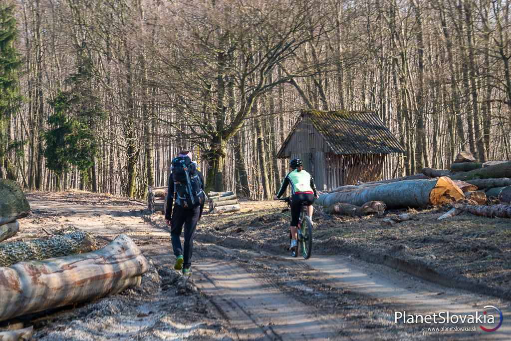 Cyklistika a turistika. Považský Inovec je ideálny pre obe uvedené činnosti.