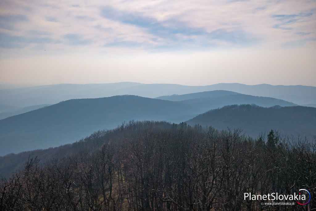 Hory západného Slovenska. Považský Inovec nám prišiel ako dosť tajomné pohorie plné prekvapení, vhodné pre všetkých skalných fanúšikov turistiky a buškraftu.